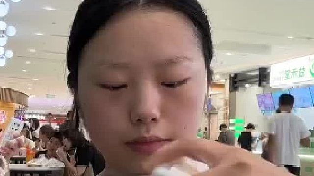 社牛女大学生挑战当商场装修工之画音乐节妆