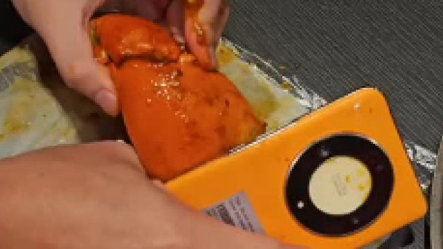 拿屏幕砸我是没想到的