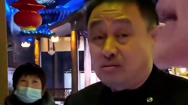 景区董事长现场解决商户存在的问题，被网友点赞