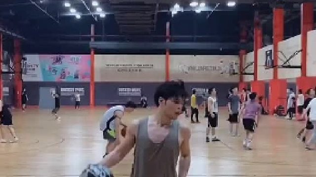 球场小可爱，在线掏球