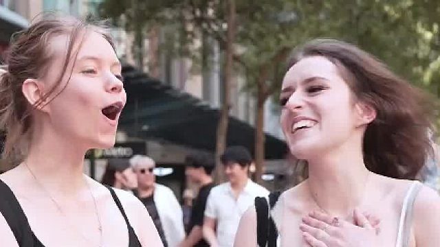 当歪果仁遇上土味情话，最后一位小哥满脸不可置信