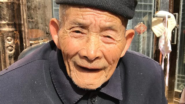 爷爷三周年事情办完了，妞妞忙前忙后去结账，如今目光所及皆回忆