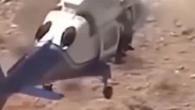 担架在空中旋转175次