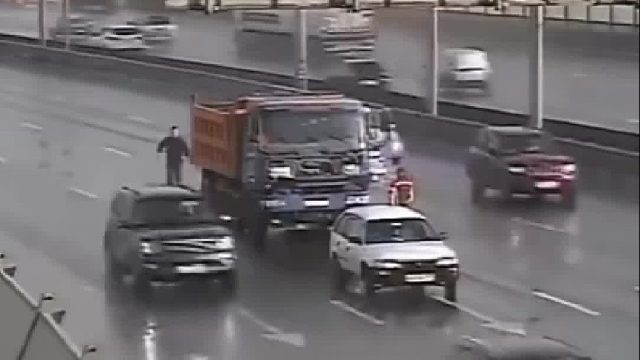 知道高速为什么不能停车，这个视频让你一目了然！