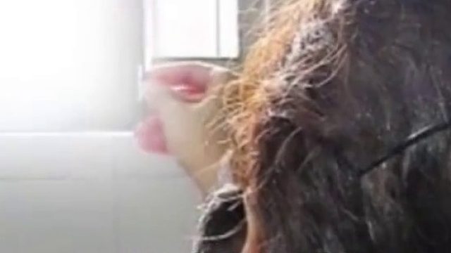 女子带娃拍胸片发现竟是医生孩子在操作？ 当地卫健局_还在调查中。