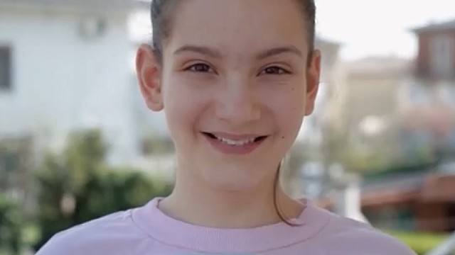 这拍照姿势的模板一下子不就来了吗