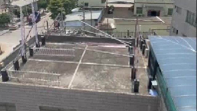 搁这儿排练呢？？？