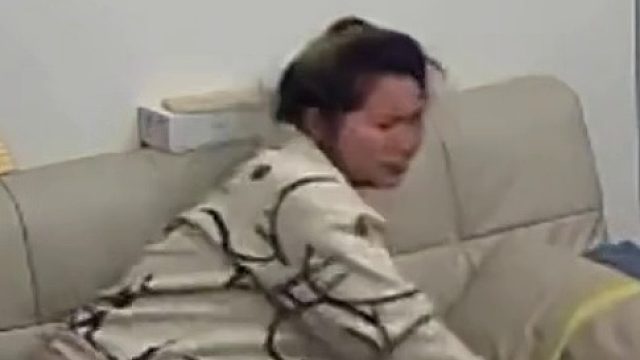 女子即将生产 越想越害怕 崩溃痛哭....