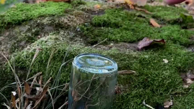 所以在野外也可以不用专门的器皿也是可以烧开水喝咯？