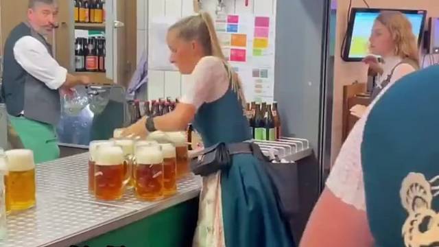 我不光拿不动，还喝不完