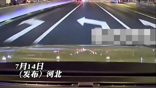 视频车行车记录仪拍下，小红车左转逆行！