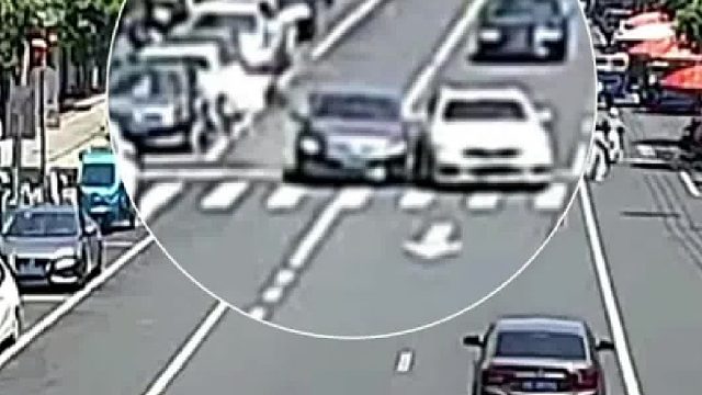 惊险“开门杀”