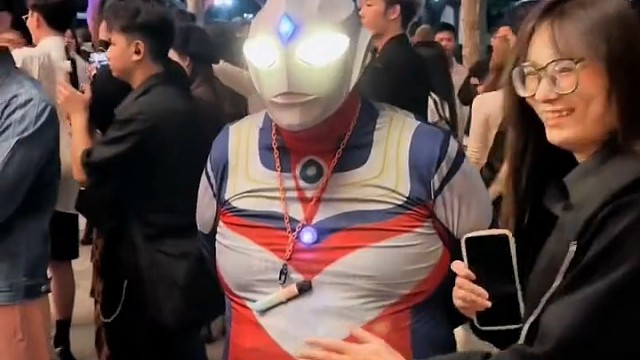 看这奥特曼身影，是很久没打怪兽过了！