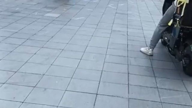 现在怎么有这么多外卖小哥了[哈哈]