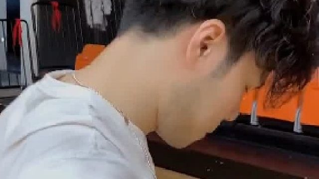 所谓回家球就是打完球或训完球的投出的最后一球讲究帅气且有难度耍帅的同时可别忘了把篮球一起带回去