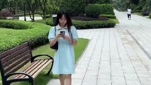 房东太可怜了，花了100万买的房，租给我一年才6000，租100年才60万，你们说我要不要给房东涨点