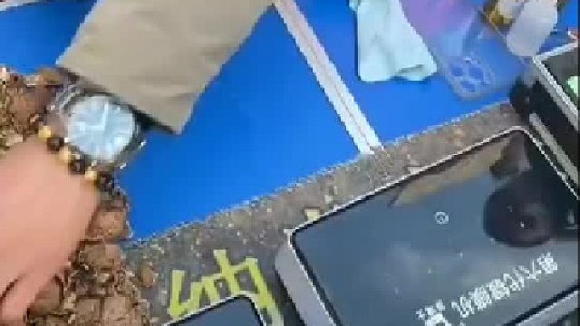 我不管你咋买的，反正我要给你个新的