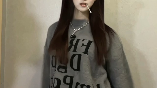 模仿下我朋友抽烟时的沙雕模样