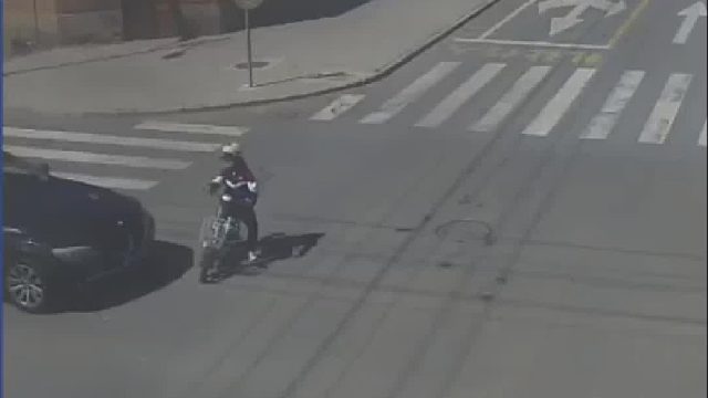 安全头盔要戴好，关键时刻能保命！