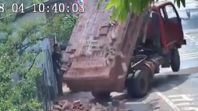 大哥虽然东家同意这样卸但是你得开尾门啊！