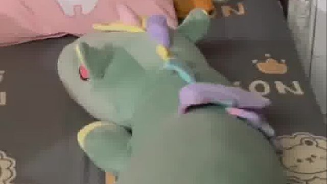 孕妇凌晨两点多突然感觉凉飕飕，原来床头爬来一条蛇