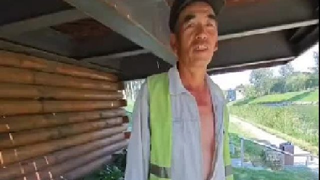 网友对话墓地保洁……