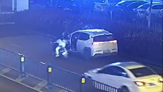 又见“开门杀”太可怕了！