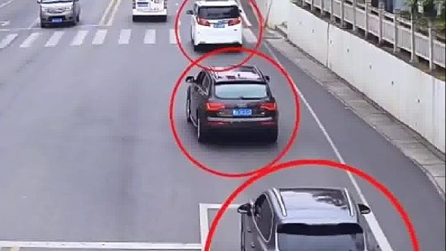 前车闯红灯扣分这没疑问！