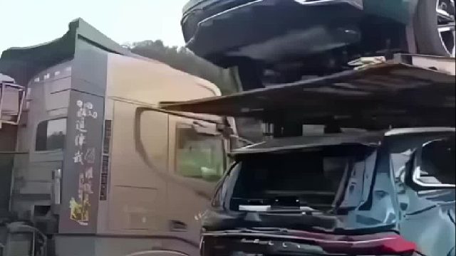 大货车究竟追尾了多少小车！