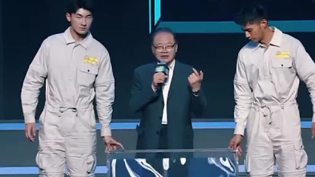 “隐身衣将成为现实”，中国科学院院士褚君浩现场表演隐身术