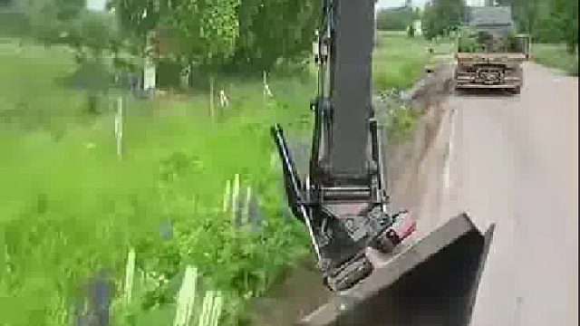 这挖斗清理水沟是不是很棒#挖掘机