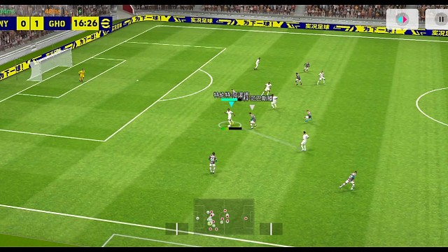 实况足球南杨 短传跑出空位