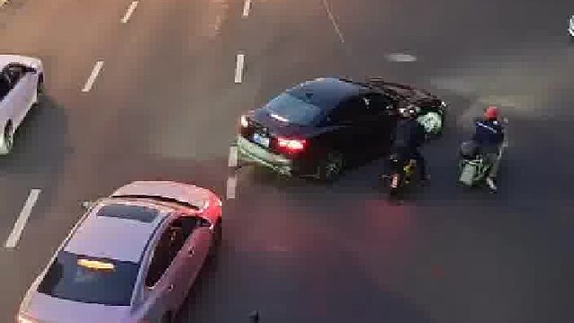 电动车在路上真的很嚣张