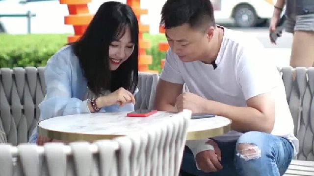 当看见你和她的那一瞬间，就已经不爱了