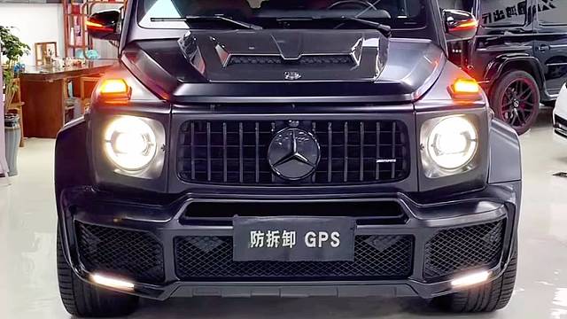 奔驰大G63新车落地现场安装防拆防屏蔽GPS定位防盗系统，提升汽车安全预警功能强大，拆机锁车