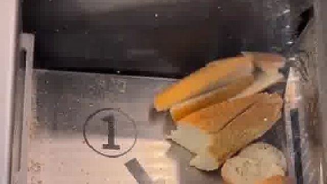 面包机是不是不喜欢这份工作……第一天上班还不太熟练哈哈哈