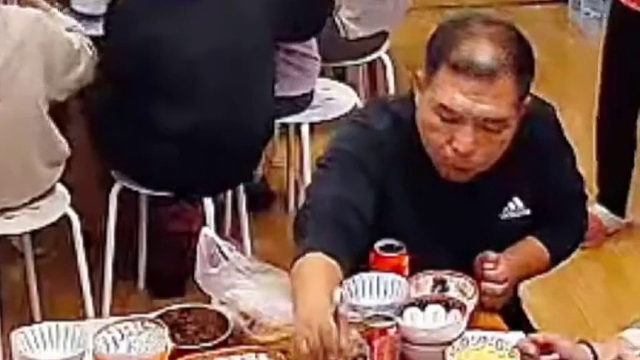 站着吃饭也不去饭店像过年一样热闹