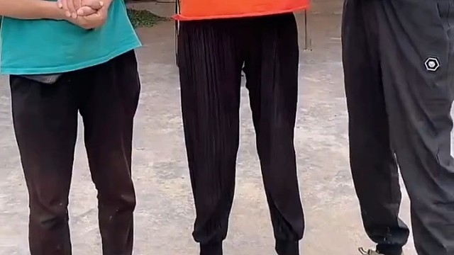 小脑萎缩是一种神经系统疾病，由于小脑的损伤、疾病或退化引起，常常伴有共济失调、运动协调障碍、震颤等症