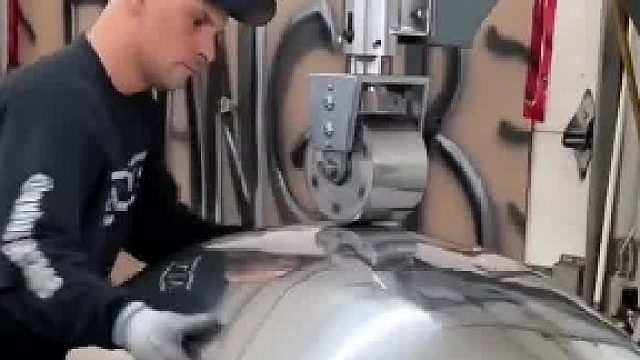 手工打钣，最后都能当镜子照