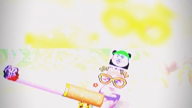 老鼠：我现在正和蝙蝠谈恋爱，以后孩子们就生活在空中，不怕你们猫了。猫冷笑一声，指着树上的猫头鹰说