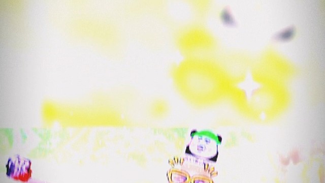 很久墨收到你的信息 俺很心疼俺想到死 曾用薯片割过脉 用豆腐撞过头 用降落伞跳过楼