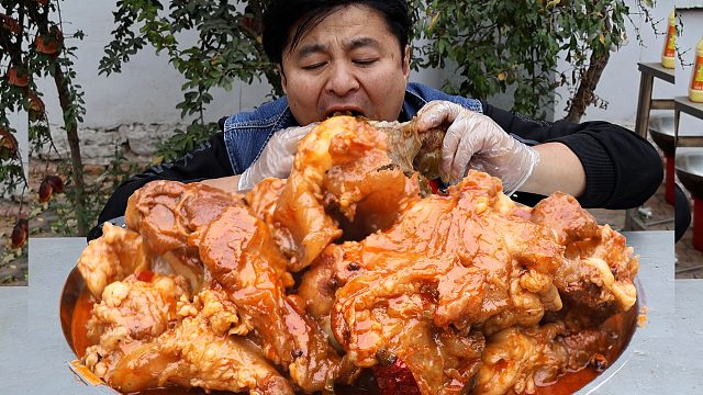 贴骨肉就是香，今天做个红焖牛窝骨，那叫一个喷香呀，太好吃了