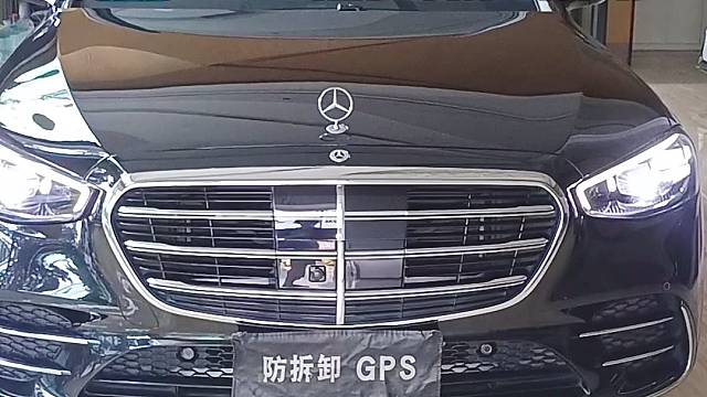 奔驰S450新车落地现场安装防拆防屏蔽GPS定位防盗系统，提升汽车安全预警功能强大，拆机锁车