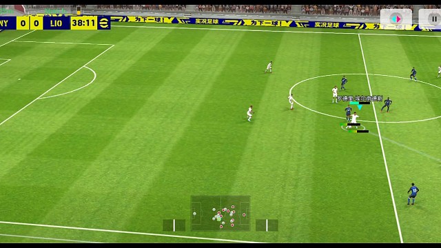 实况足球南杨 积极争抢配合