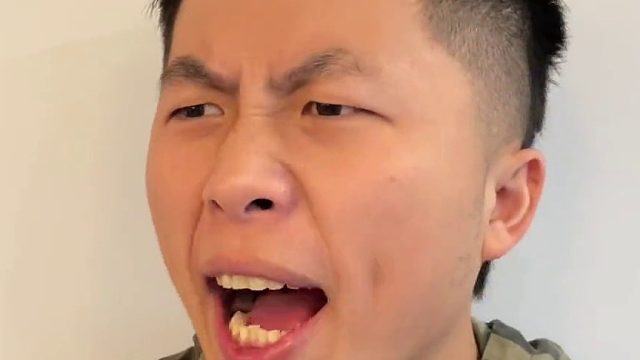 教官走过来，就慌了