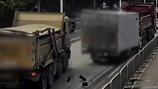 只因看了一眼手机三辆大车连环相撞！