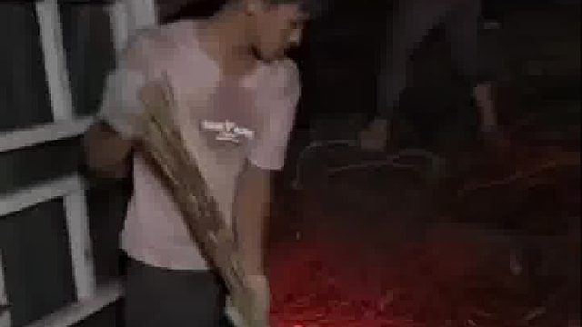 爸爸不幸中风离世，妈妈和别人跑了...