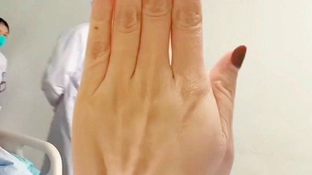 你患得患失，太在意从前又太担心将来永远不要想明天的事,有句话说的好，昨天时段历史,明天是团迷雾而今天