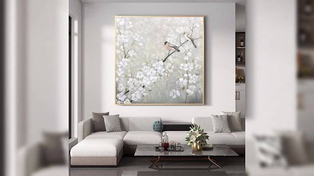 满堂花开鸟语花香，和谐、平衡和内在的美。