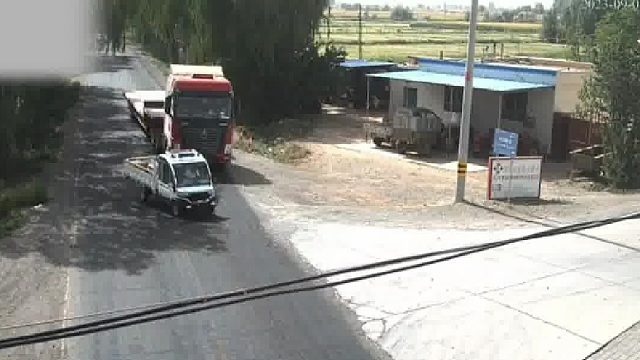 任性超车酿事故！